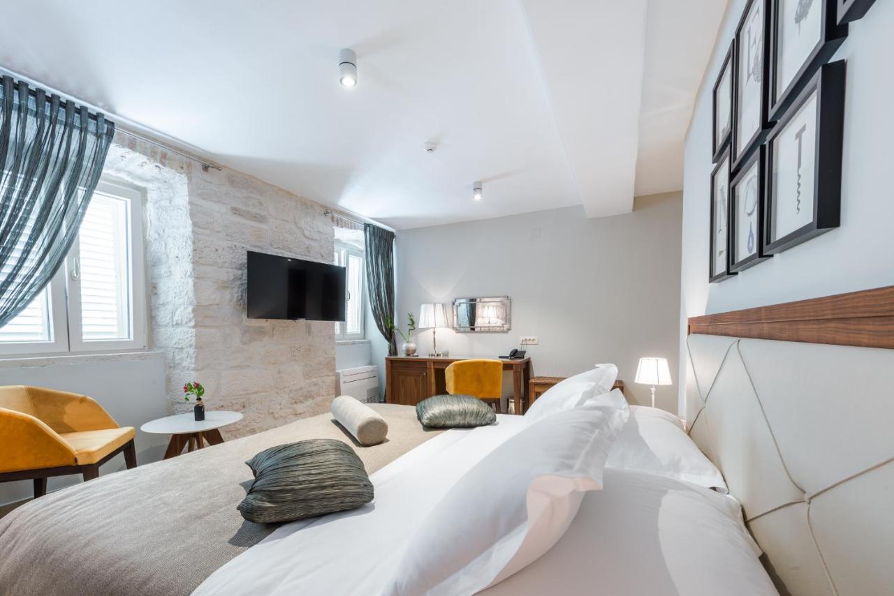 Room 201 — Bura