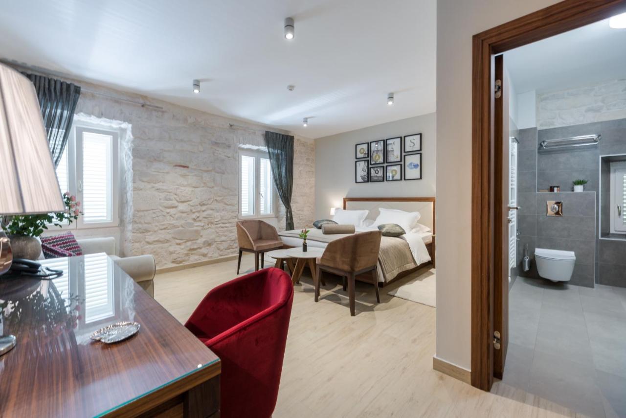 Room 202 — Lebić