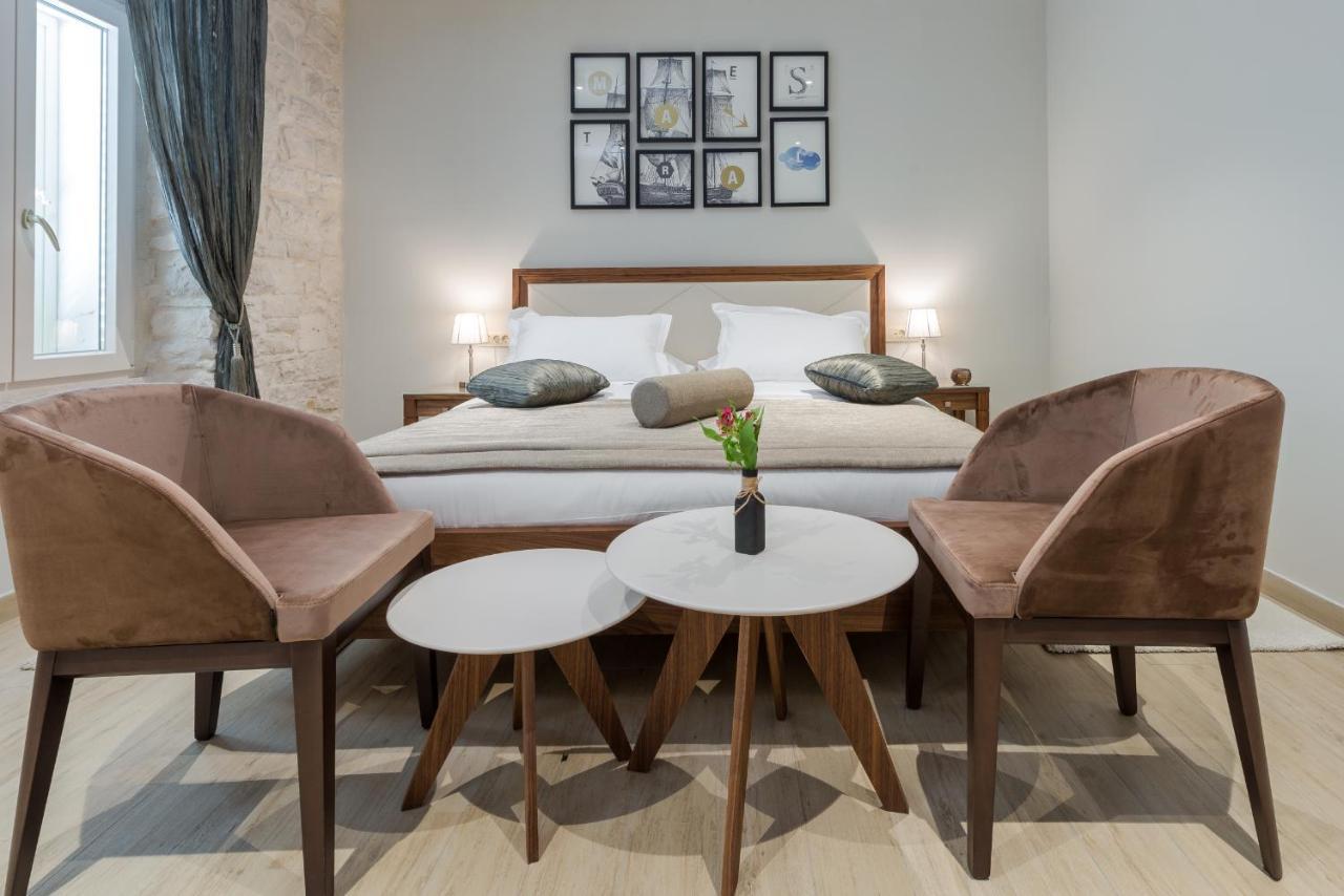 Room 203 — Maestral